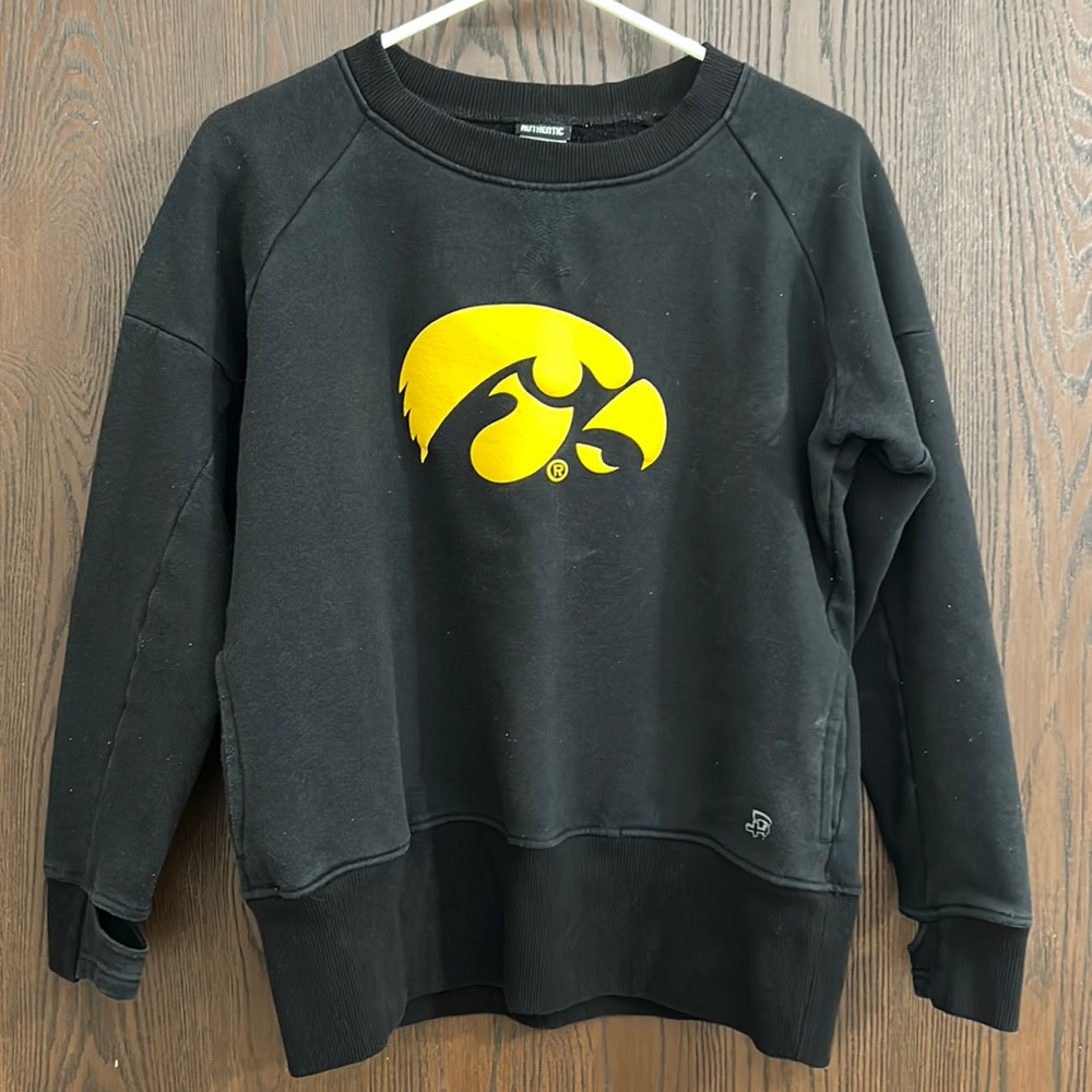 University of Iowa Hawkeye screen print sweatshirt: thumb holes, seam pockets